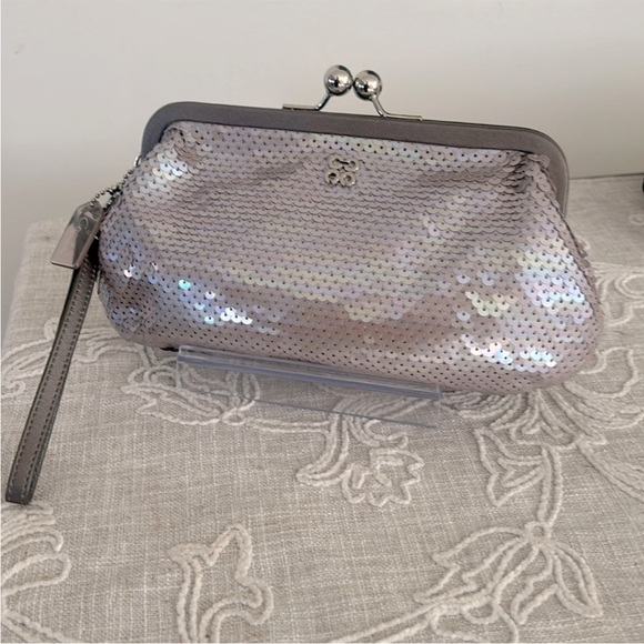 Coach Rare EUC Audrey Sequin Clutch Wristlet with Kiss Lock - Picture 3 of 13